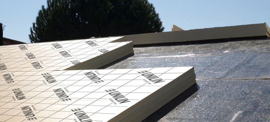 Pose des plaques isolantes Utherm Sarking K pour les toitures en pente 